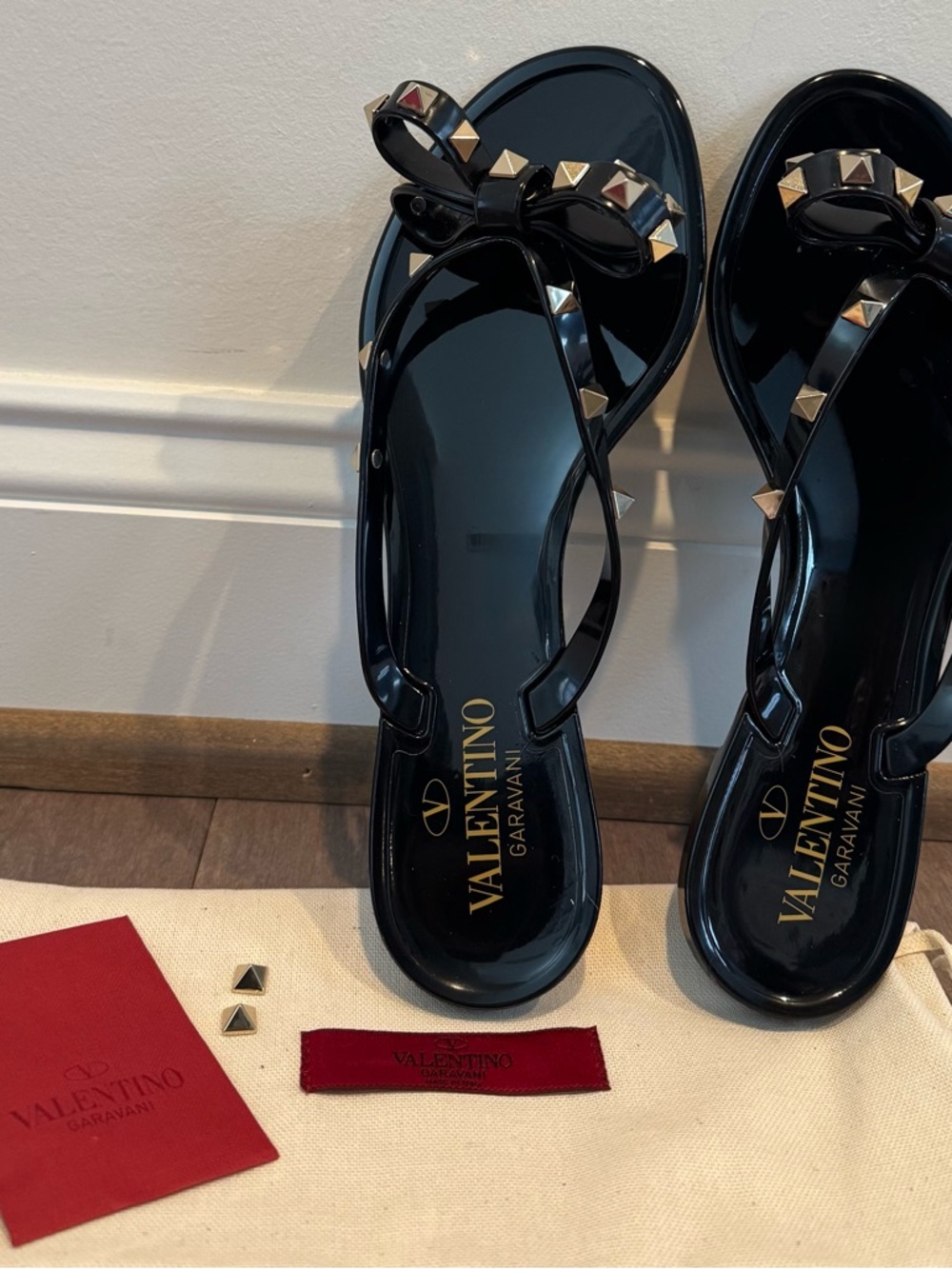 NWOT Valentino Garavani Black Jelly Bow Sandals with Gold Rockstuds
